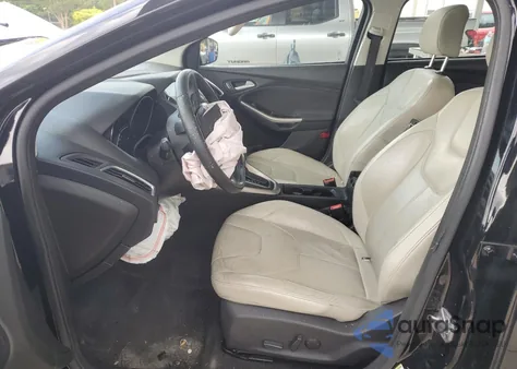 2016 Ford Focus Titanium z USA, uszkodzony, nr VIN 1FADP3N2XGL401465